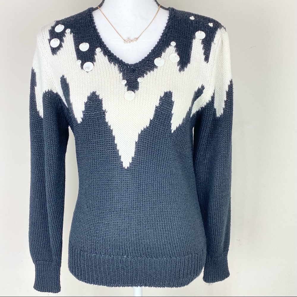 Imari Vintage Long Sleeve V-Shaped Neckline Sweater Size Small